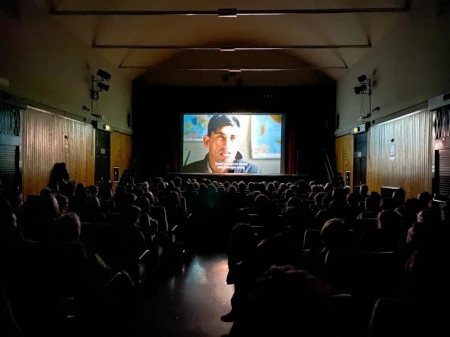 Proiezione a sorpresa al Teatro Bello